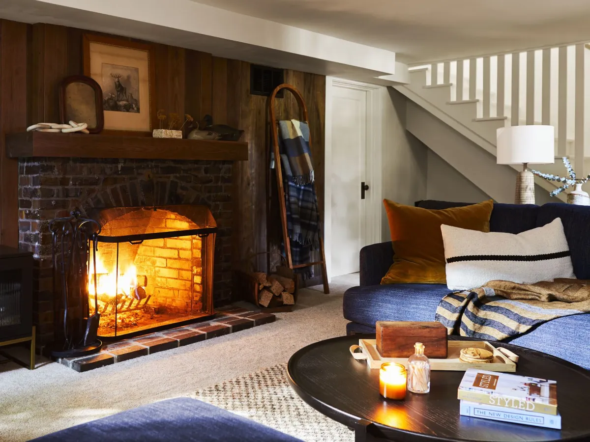 Cozy Living Room Mantel Styling Ideas