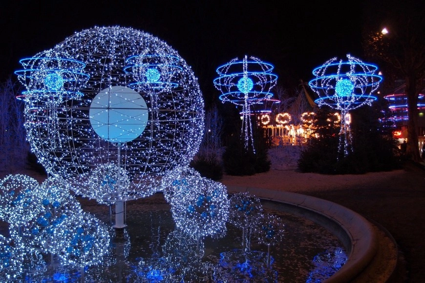 Creative Outdoor Christmas Lighting Ideas